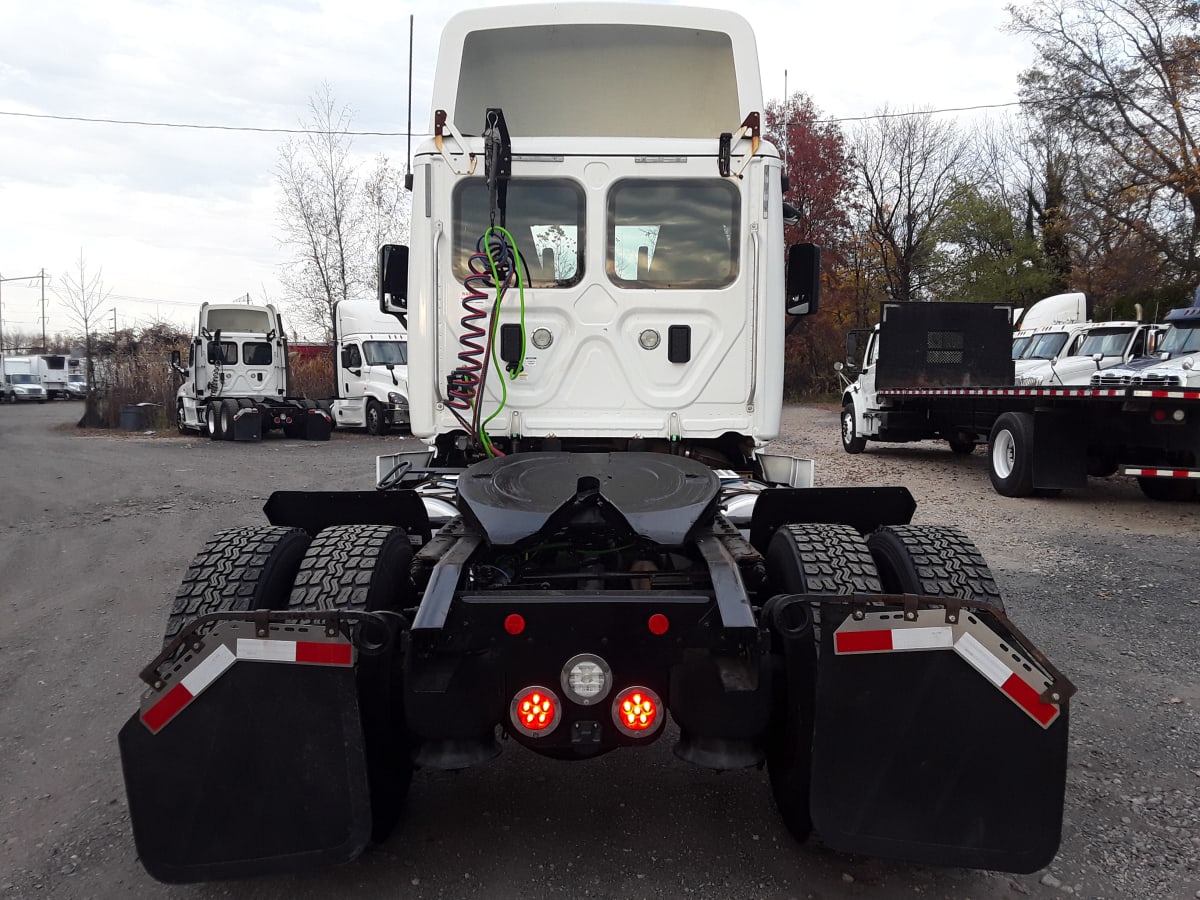 2017 Freightliner/Mercedes CASCADIA 113 671325