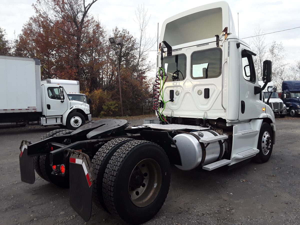 2017 Freightliner/Mercedes CASCADIA 113 671325