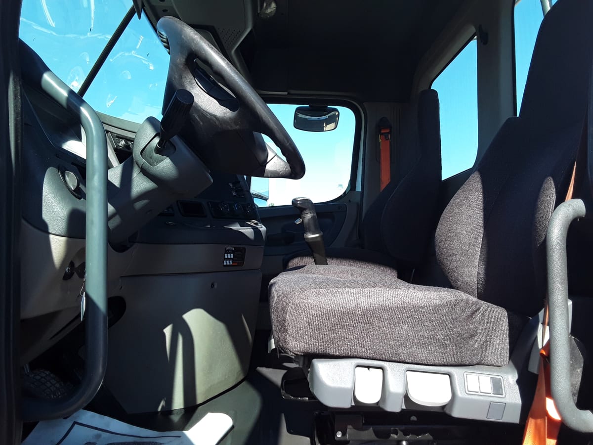 2017 Freightliner/Mercedes CASCADIA 113 671327