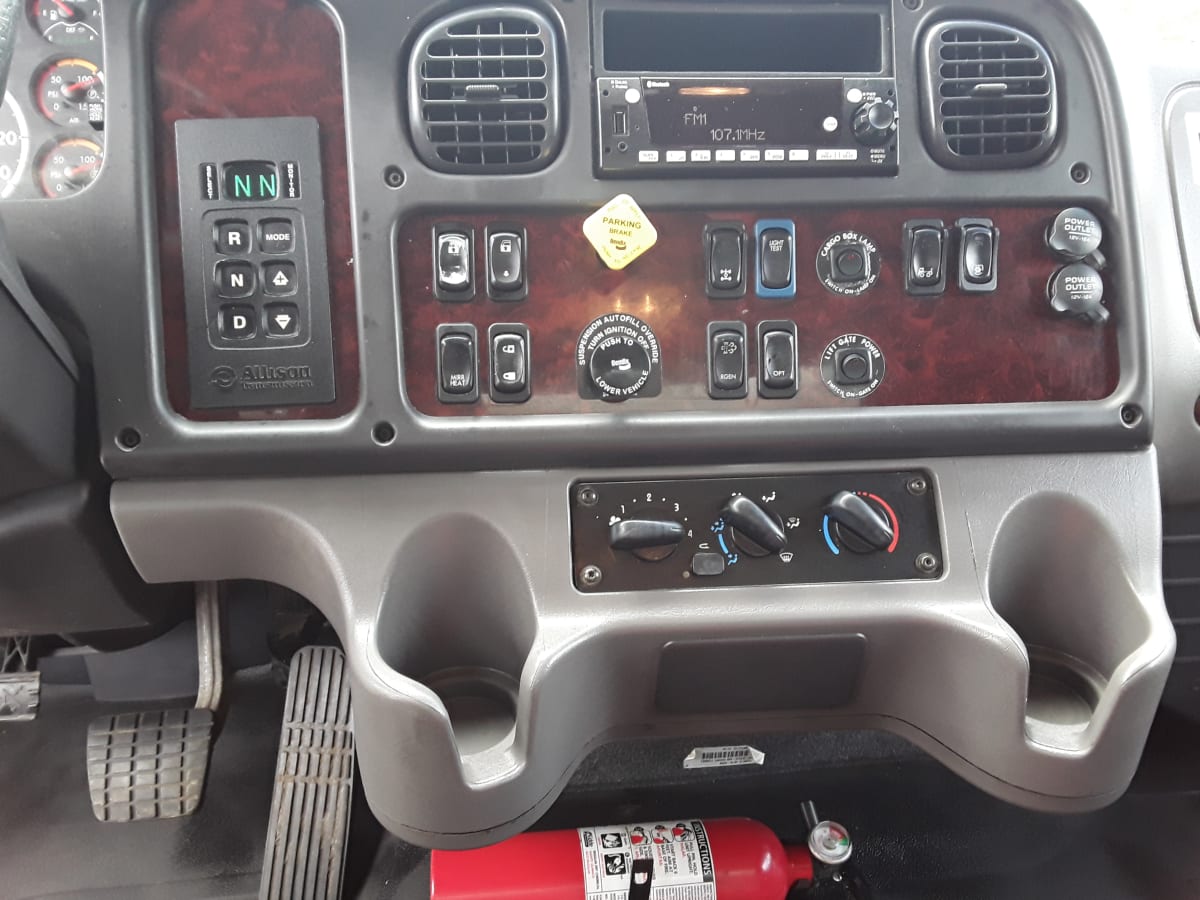 2017 Freightliner/Mercedes M2 106 671463