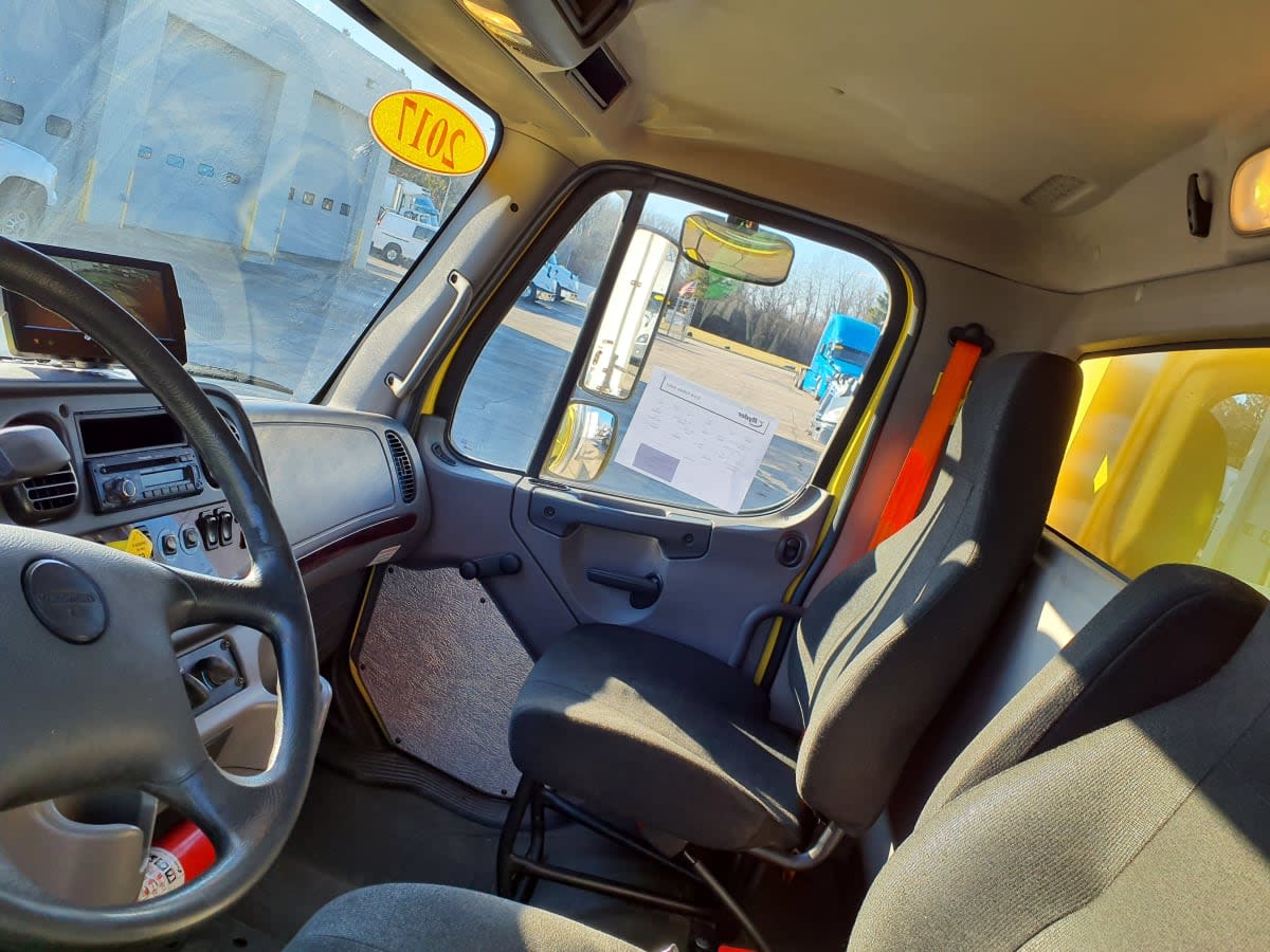 2017 Freightliner/Mercedes M2 106 671556