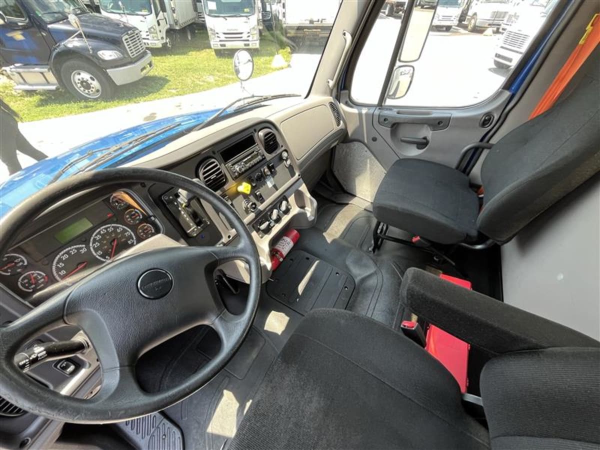 2017 Freightliner M2 106 671676