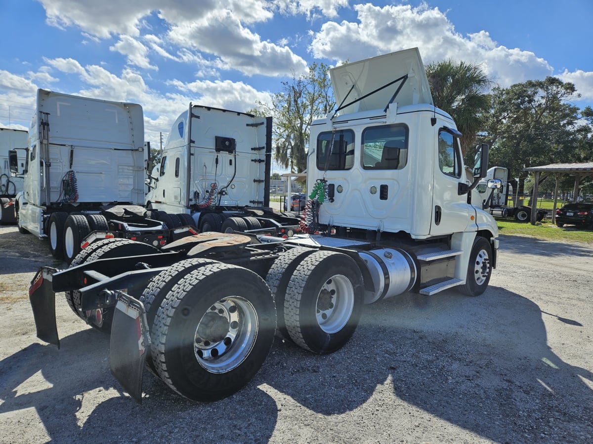 2017 Freightliner/Mercedes CASCADIA 125 671894