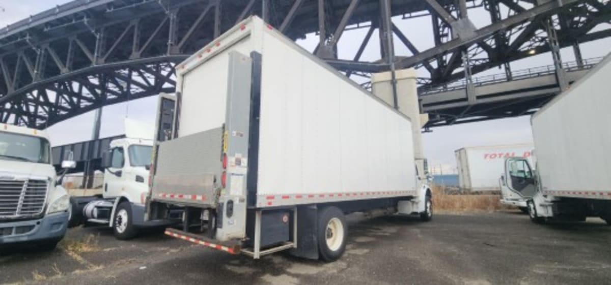 2017 Freightliner/Mercedes M2 106 671996