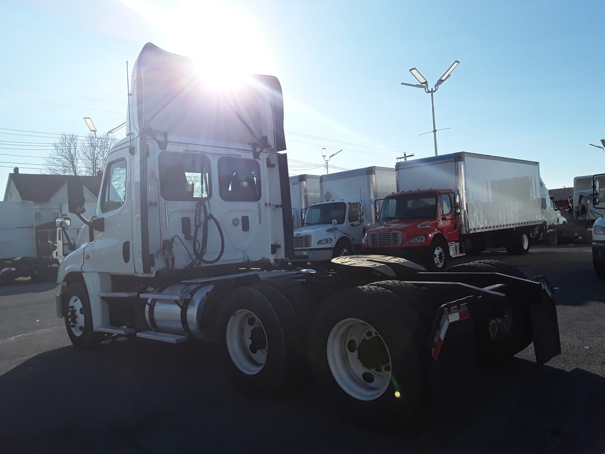 2017 Freightliner/Mercedes CASCADIA 125 672016