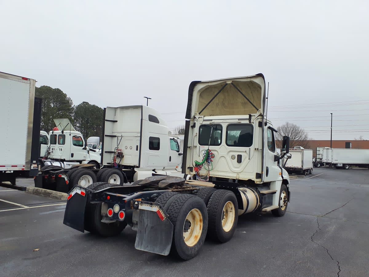 2017 Freightliner - image 4