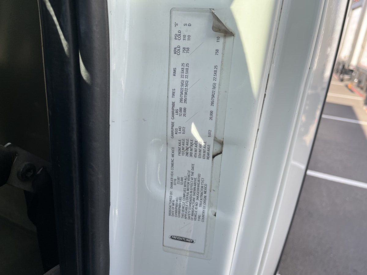 2017 Freightliner - image 9