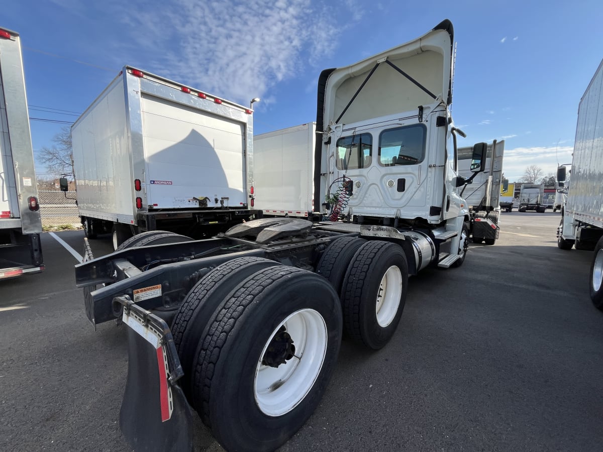 2017 Freightliner - image 4