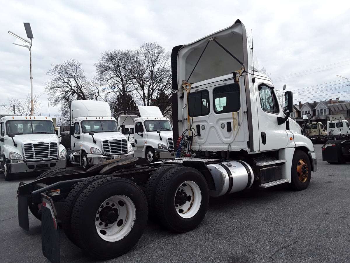 2017 Freightliner/Mercedes CASCADIA 125 672050