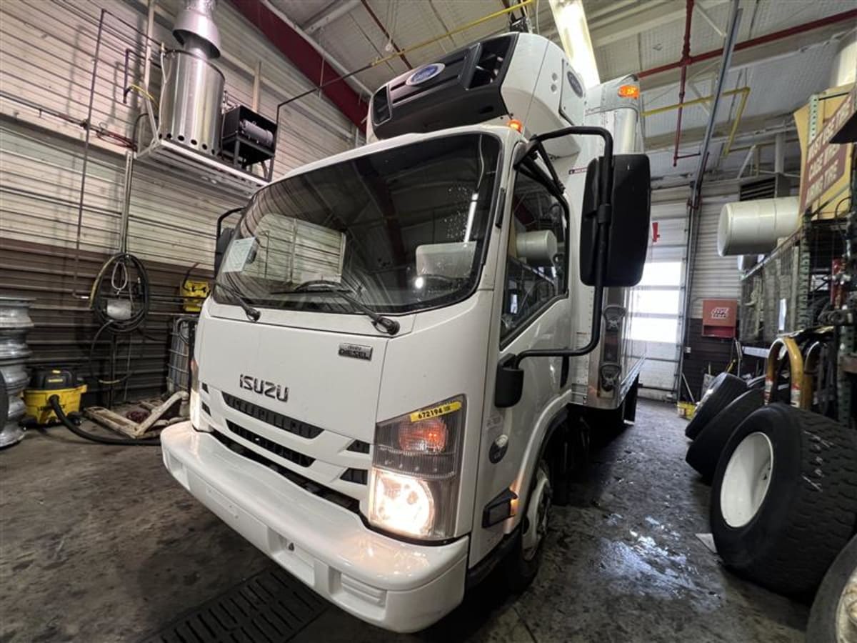 2017 Isuzu NPR 672194