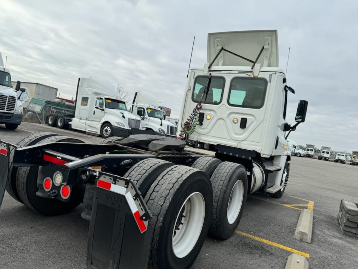 2017 Freightliner/Mercedes CASCADIA 125 672256