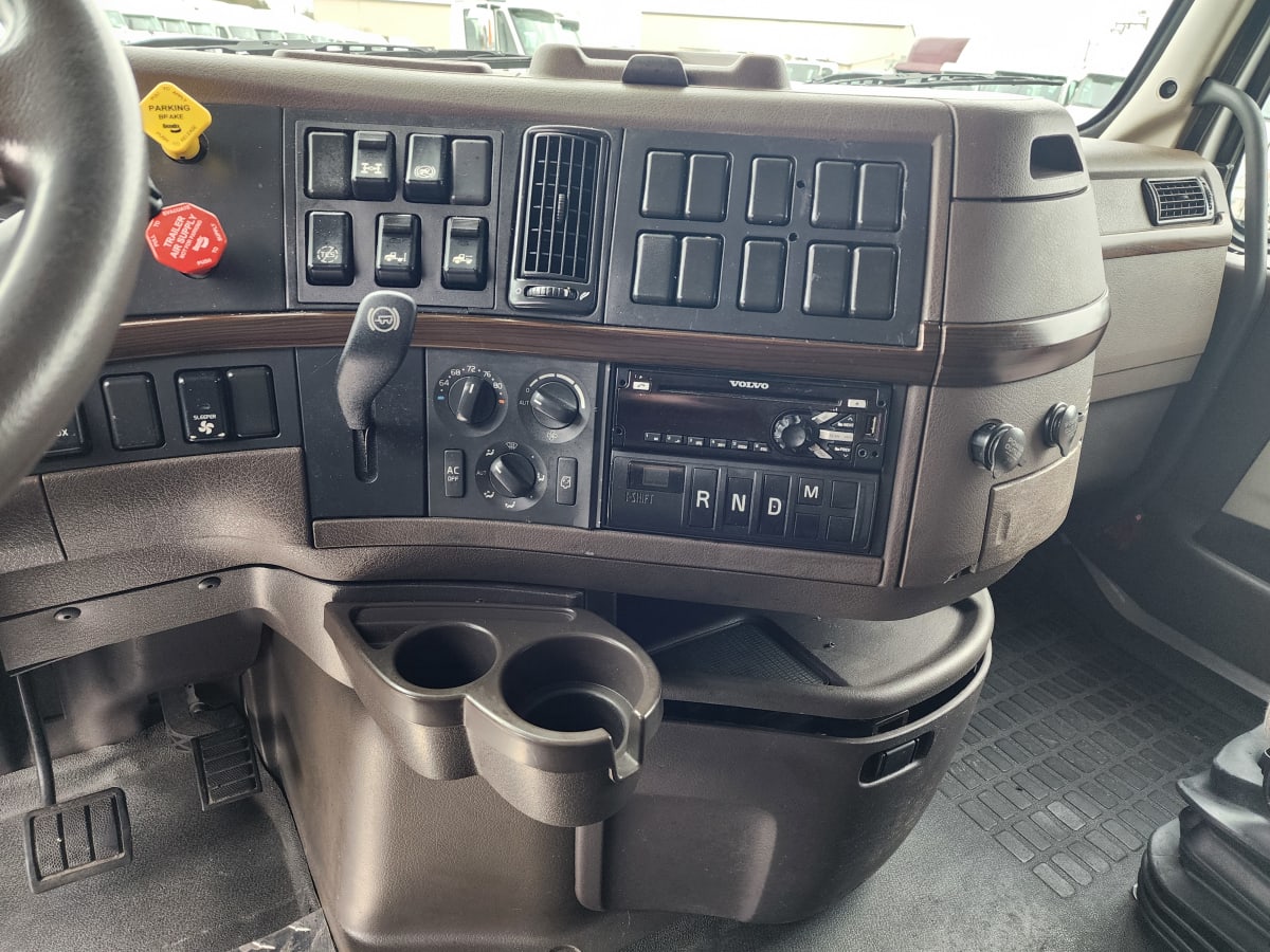 2017 Volvo VNL64TRACTOR 672296