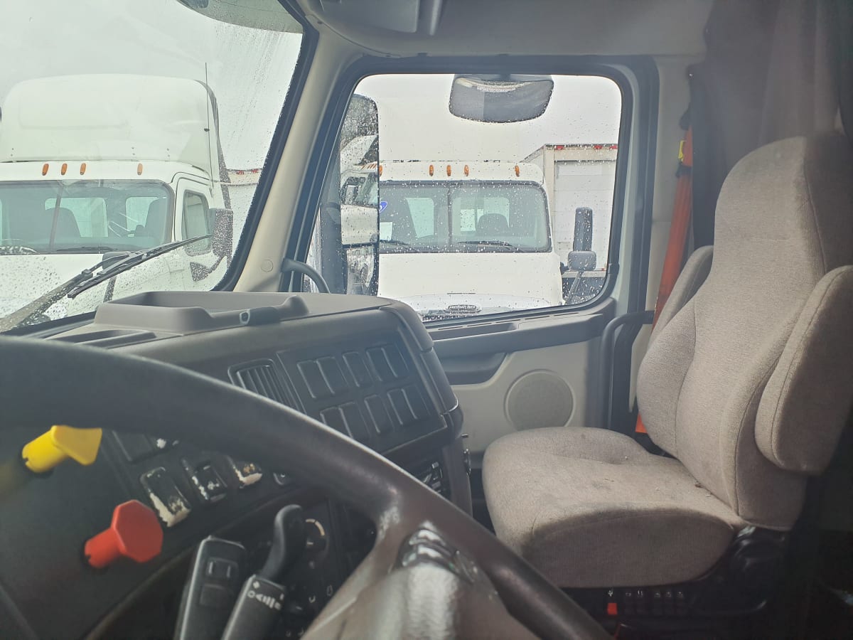 2017 Volvo VNL64TRACTOR 672325