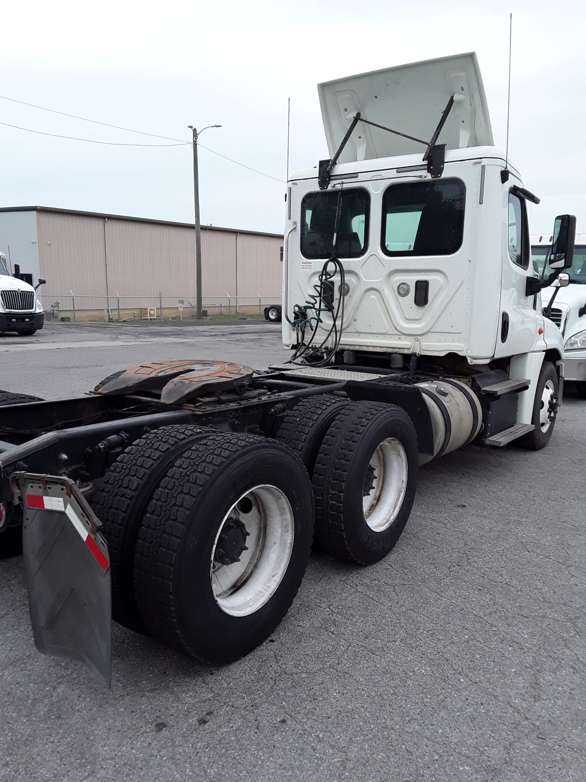 2017 Freightliner/Mercedes CASCADIA 125 672421
