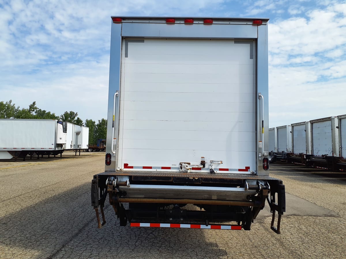 2017 Freightliner/Mercedes M2 106 672551