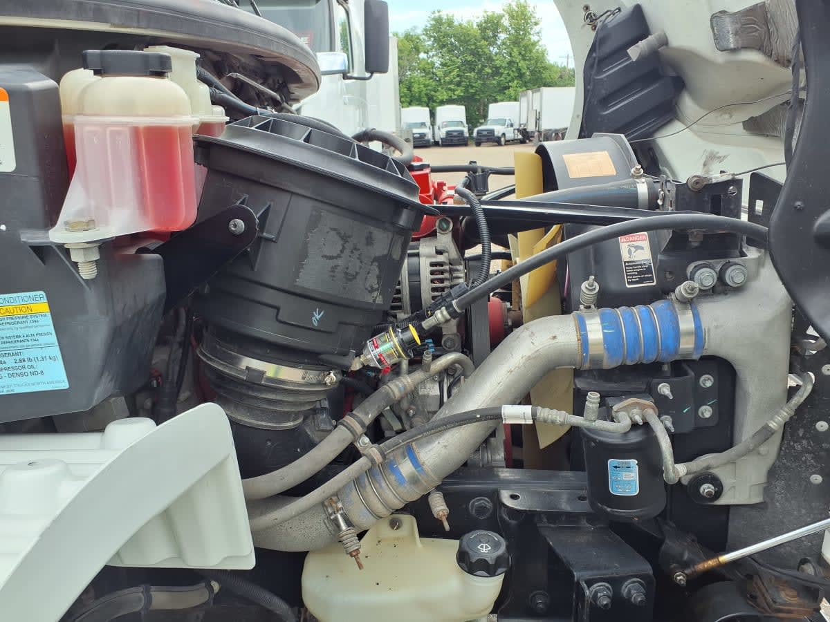 2017 Freightliner M2 106 672746