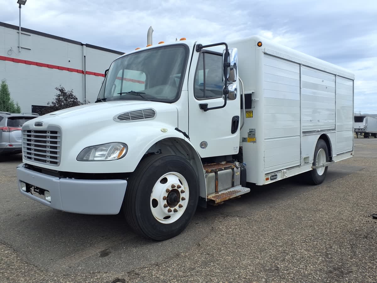 2017 Freightliner M2 106 672746
