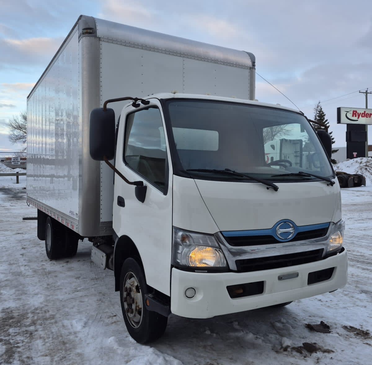 2017 Hino HINO 195 672747