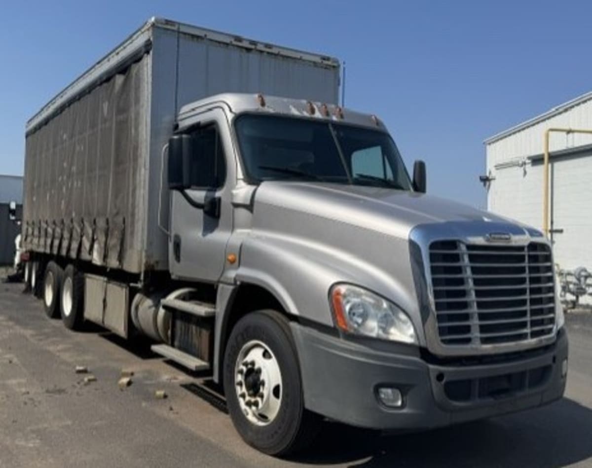 2017 Freightliner Cascadia in Springfield, MA — photo 3