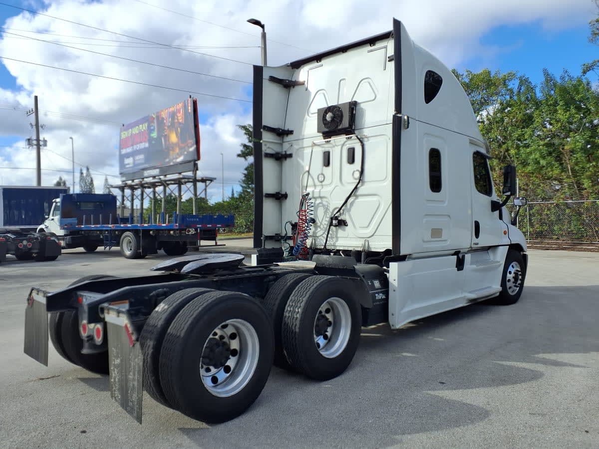 2017 Freightliner - image 4