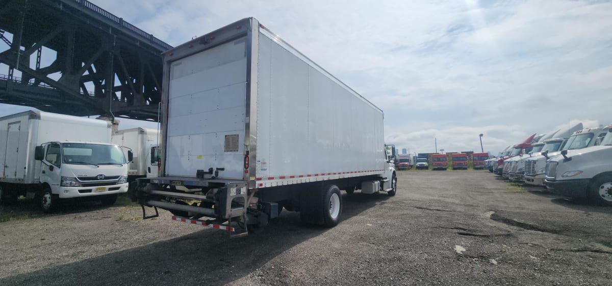 2017 Freightliner/Mercedes M2 106 673040