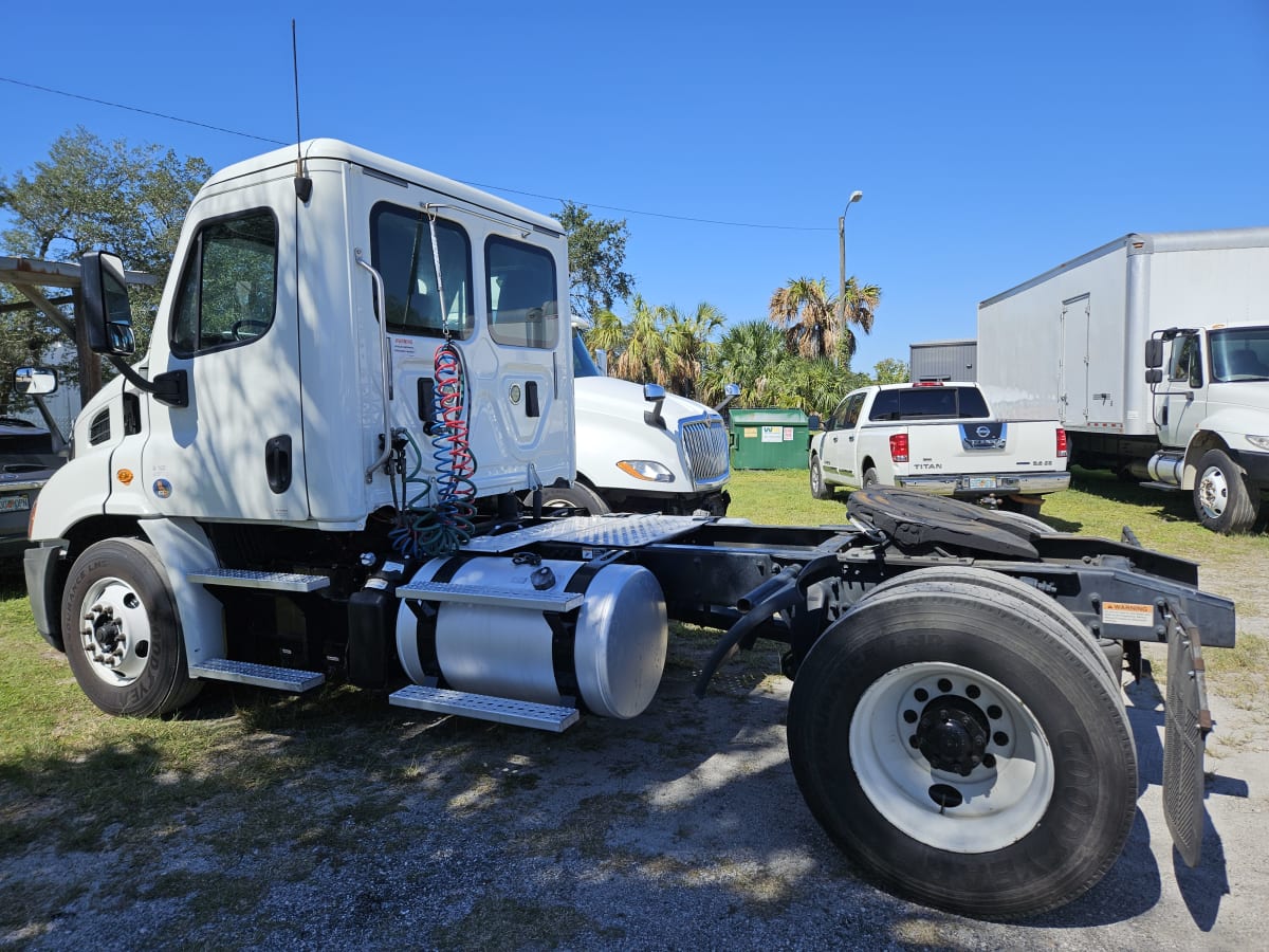 2017 Freightliner/Mercedes CASCADIA 113 673092