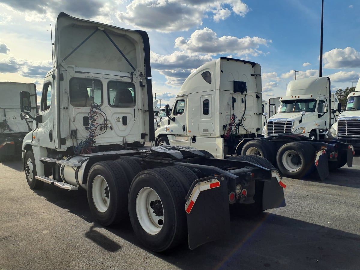 2017 Freightliner/Mercedes CASCADIA 125 673094