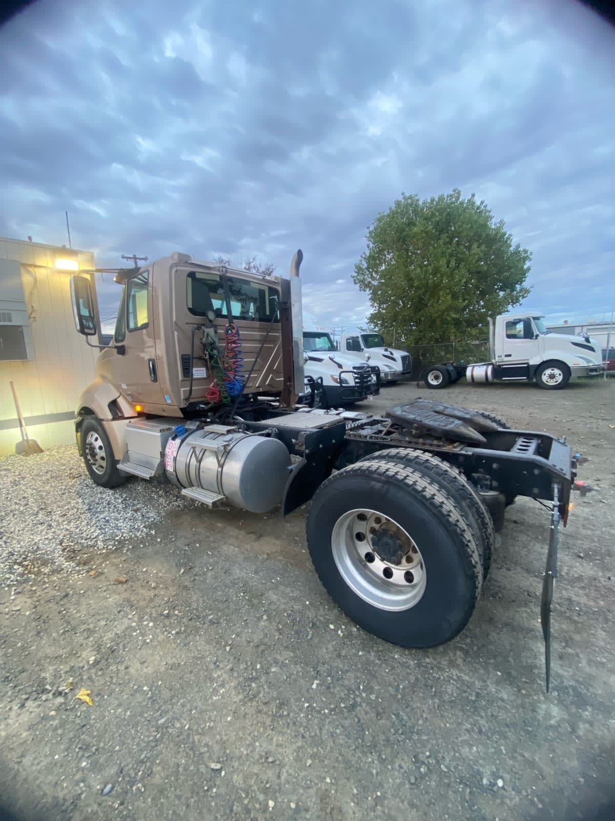 2017 International - image 6