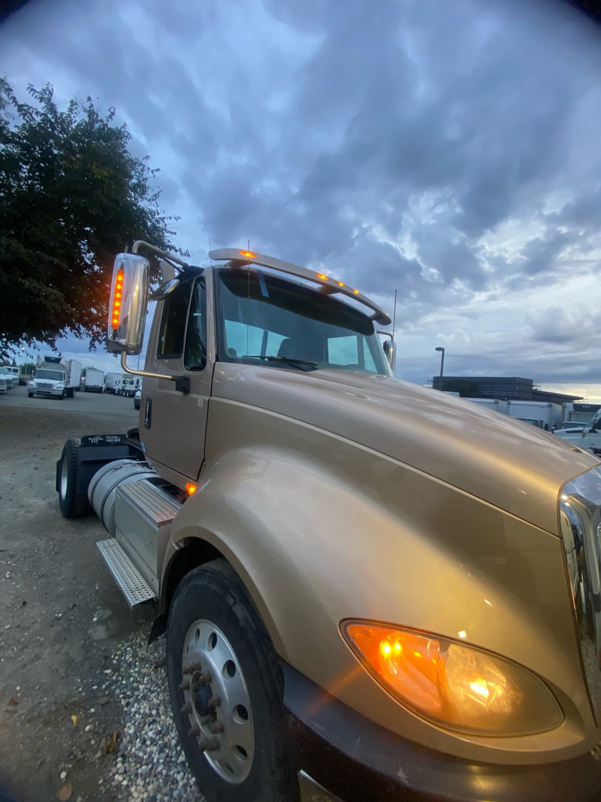 2017 International - image 3