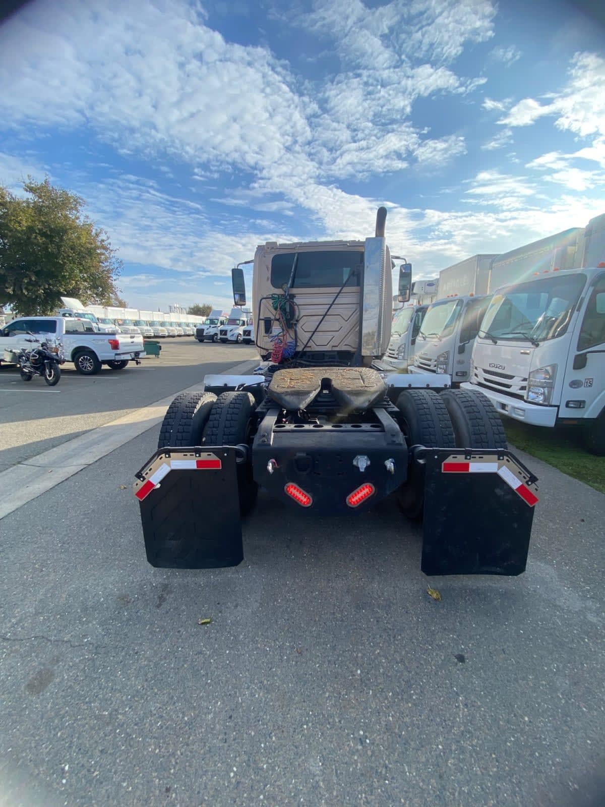 2017 International - image 5