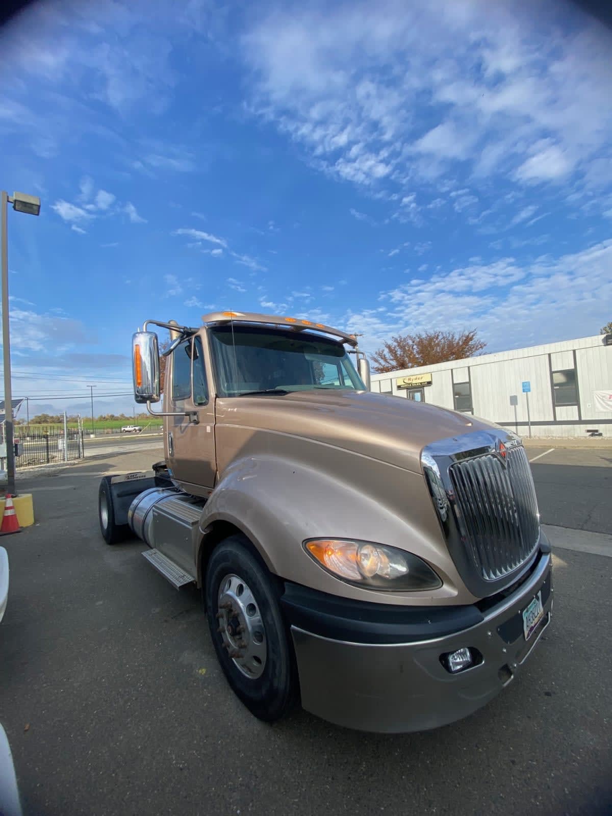 2017 International - image 3