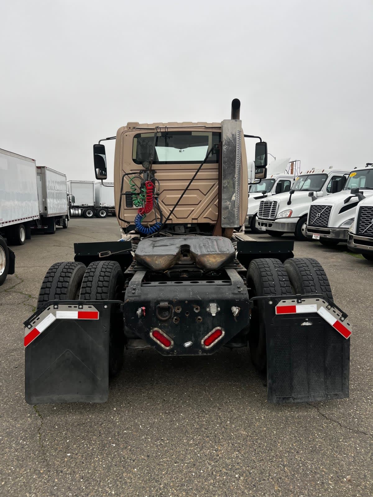 2017 International - image 5