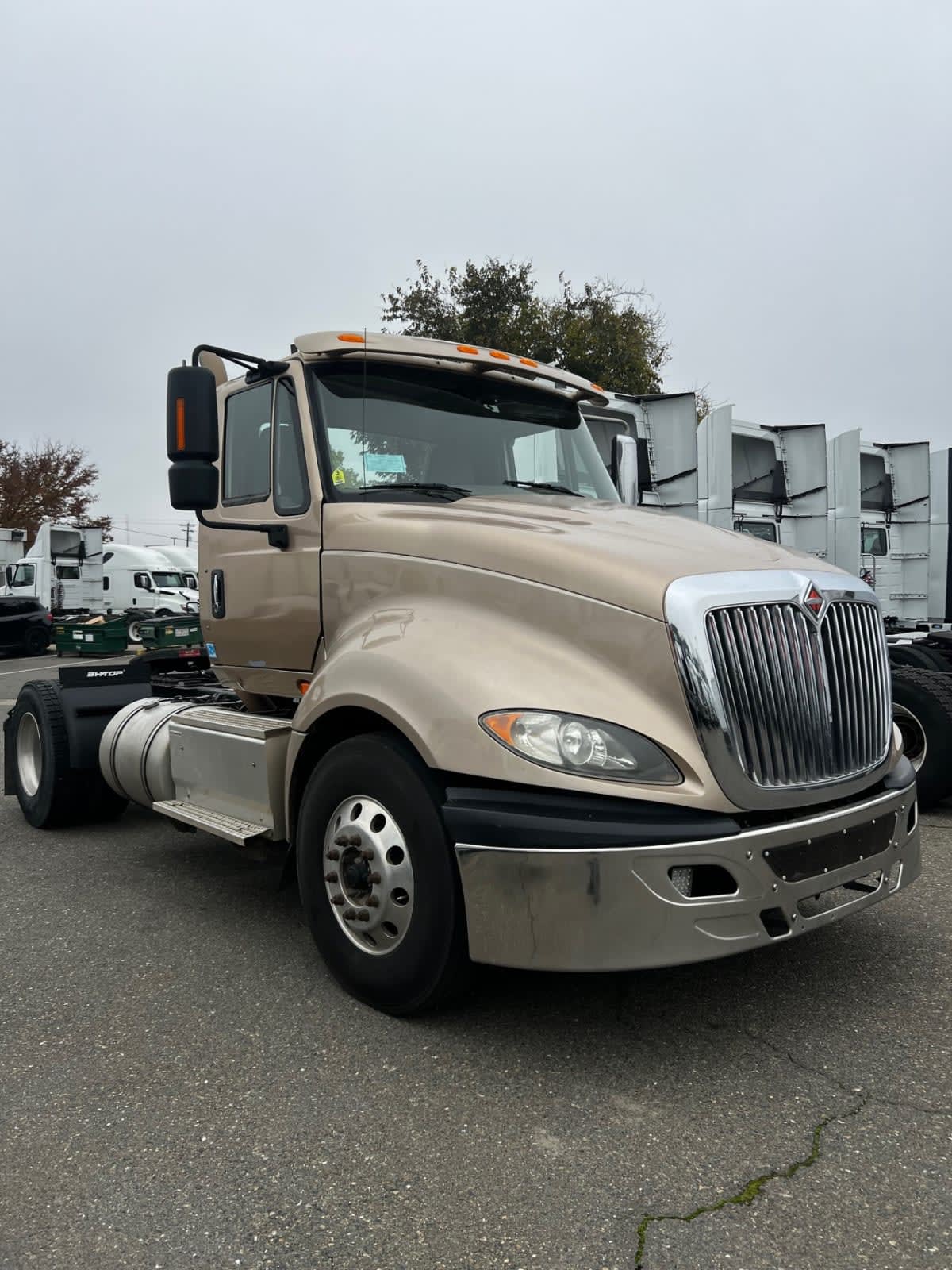 2017 International - image 3