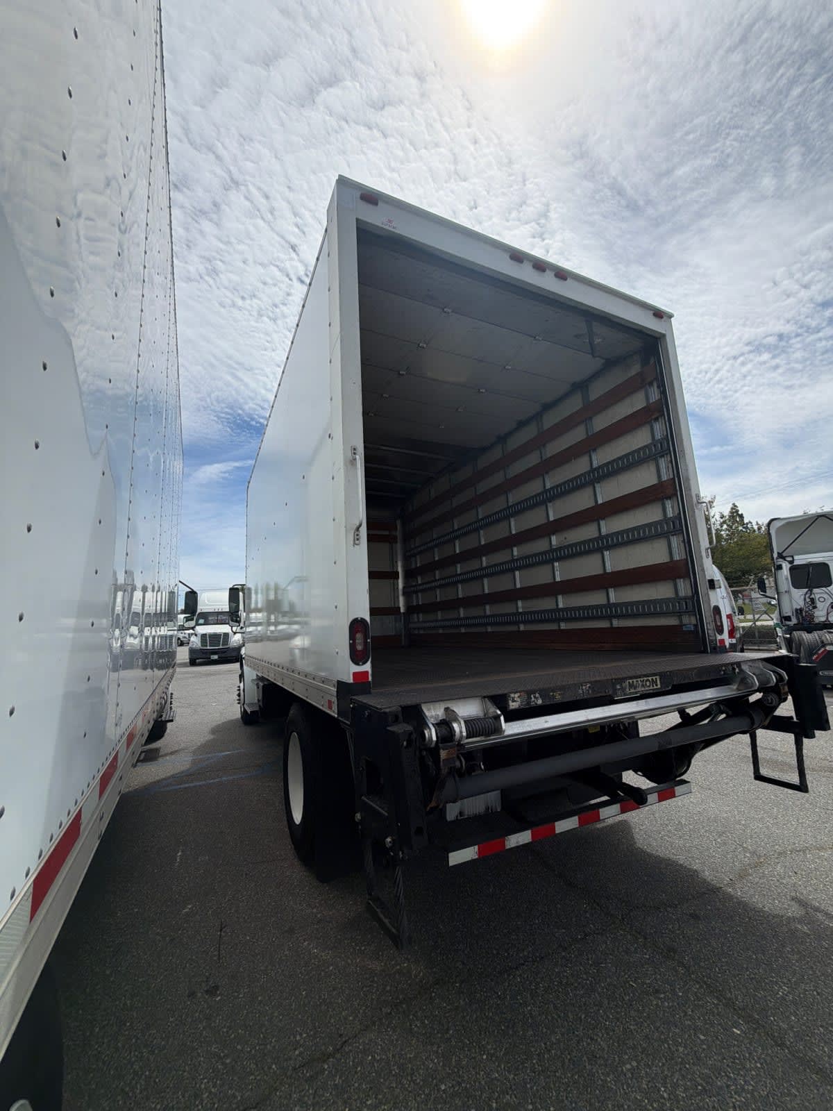 2017 Freightliner/Mercedes M2 106 673299