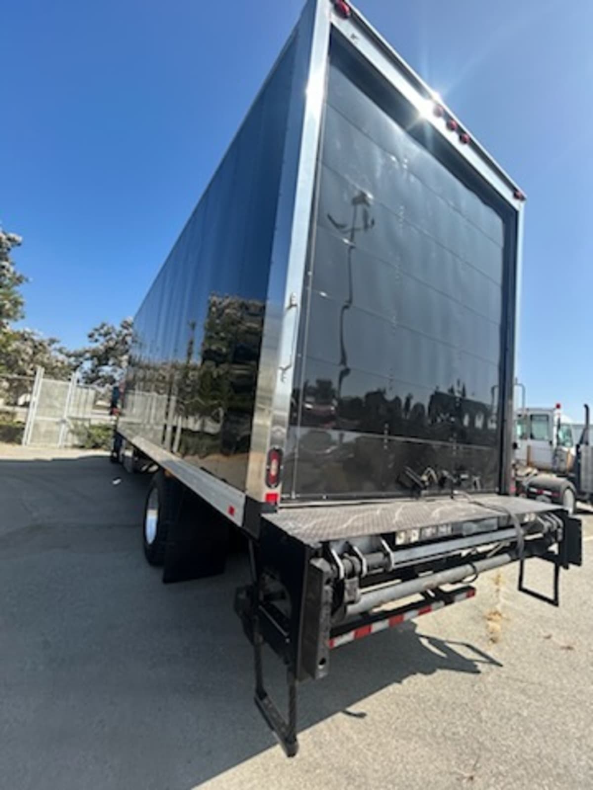 2017 Freightliner/Mercedes M2 106 673301