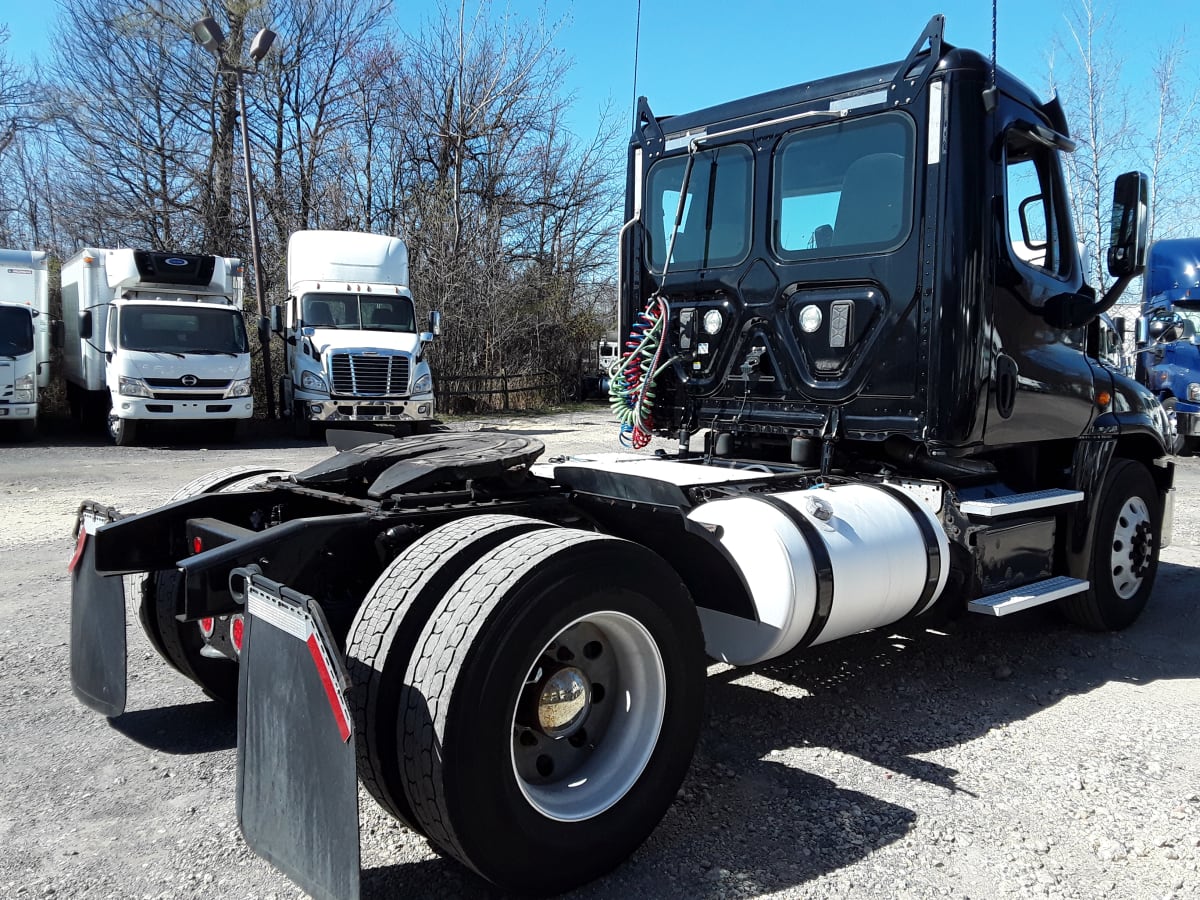 2017 Freightliner/Mercedes CASCADIA 125 673675