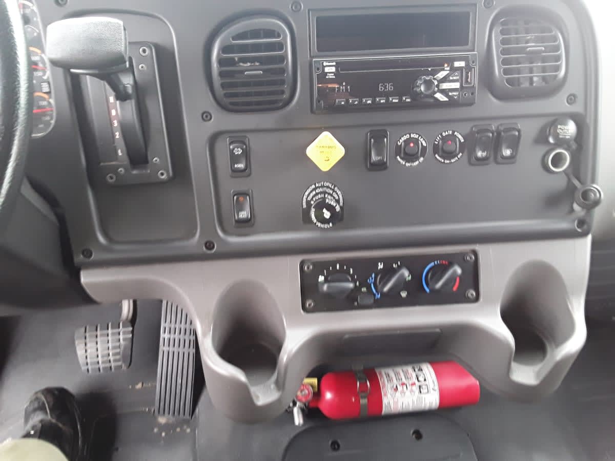 2018 Freightliner M2 106 673731