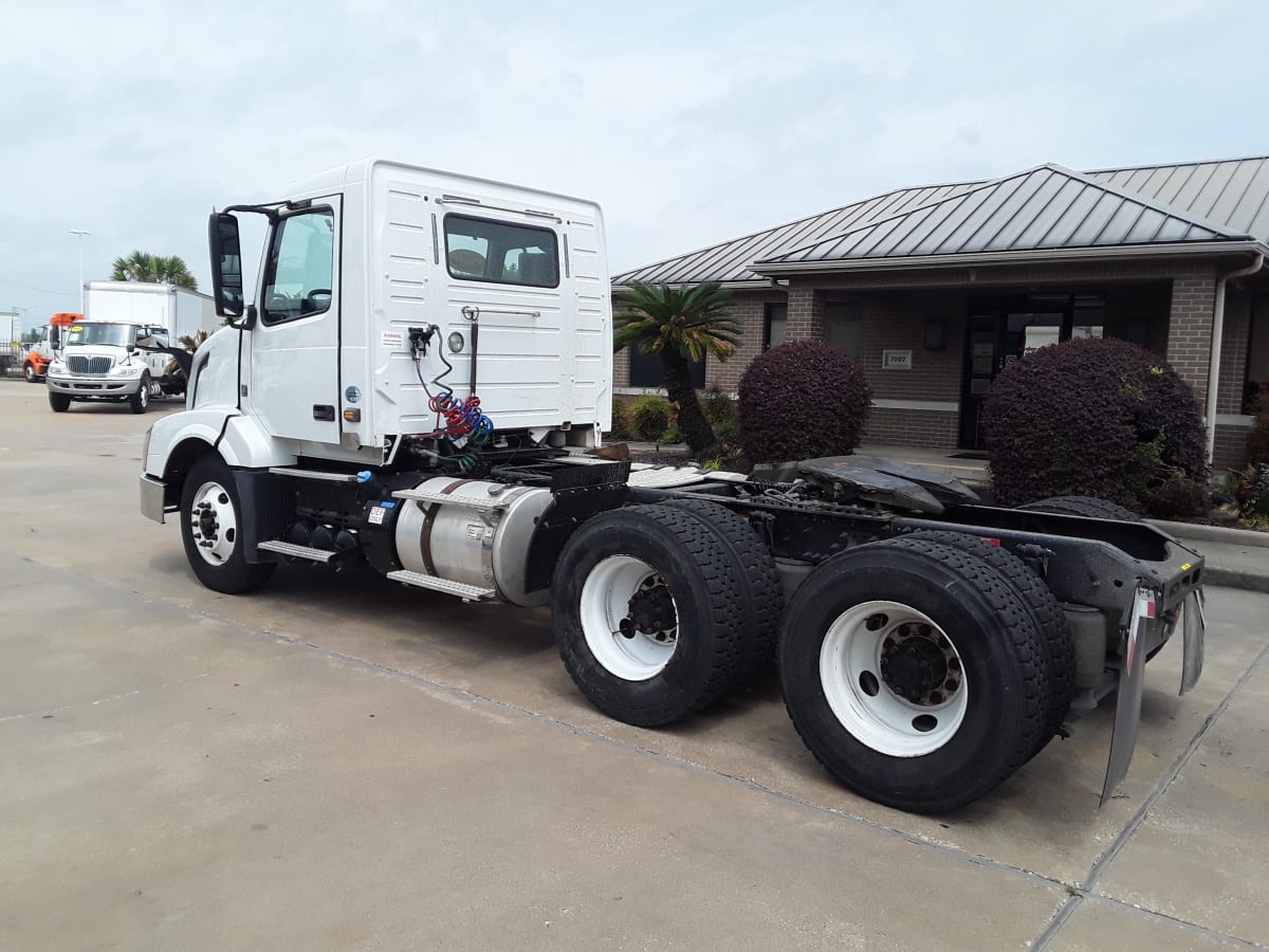 2017 Volvo VNL64TRACTOR 673881