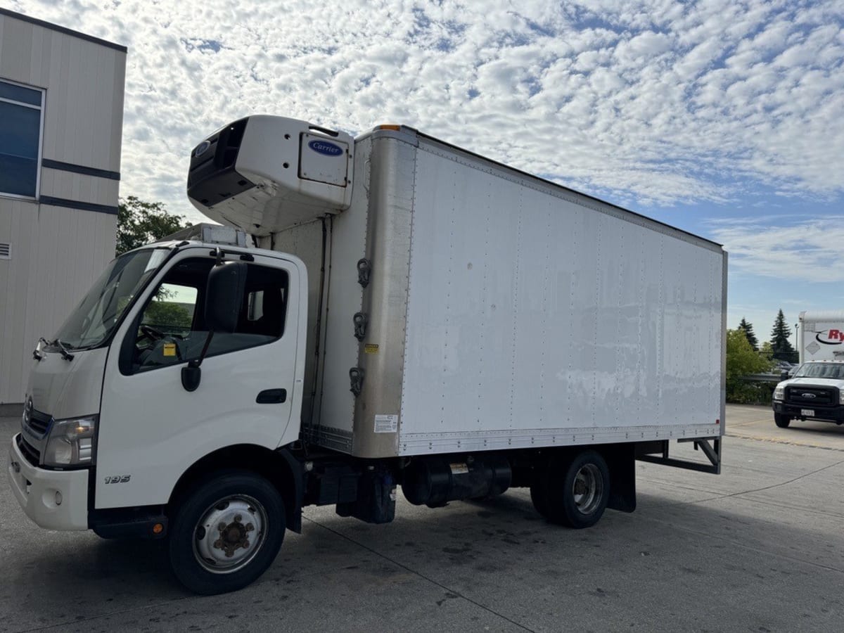 2017 Hino HINO 195 673957