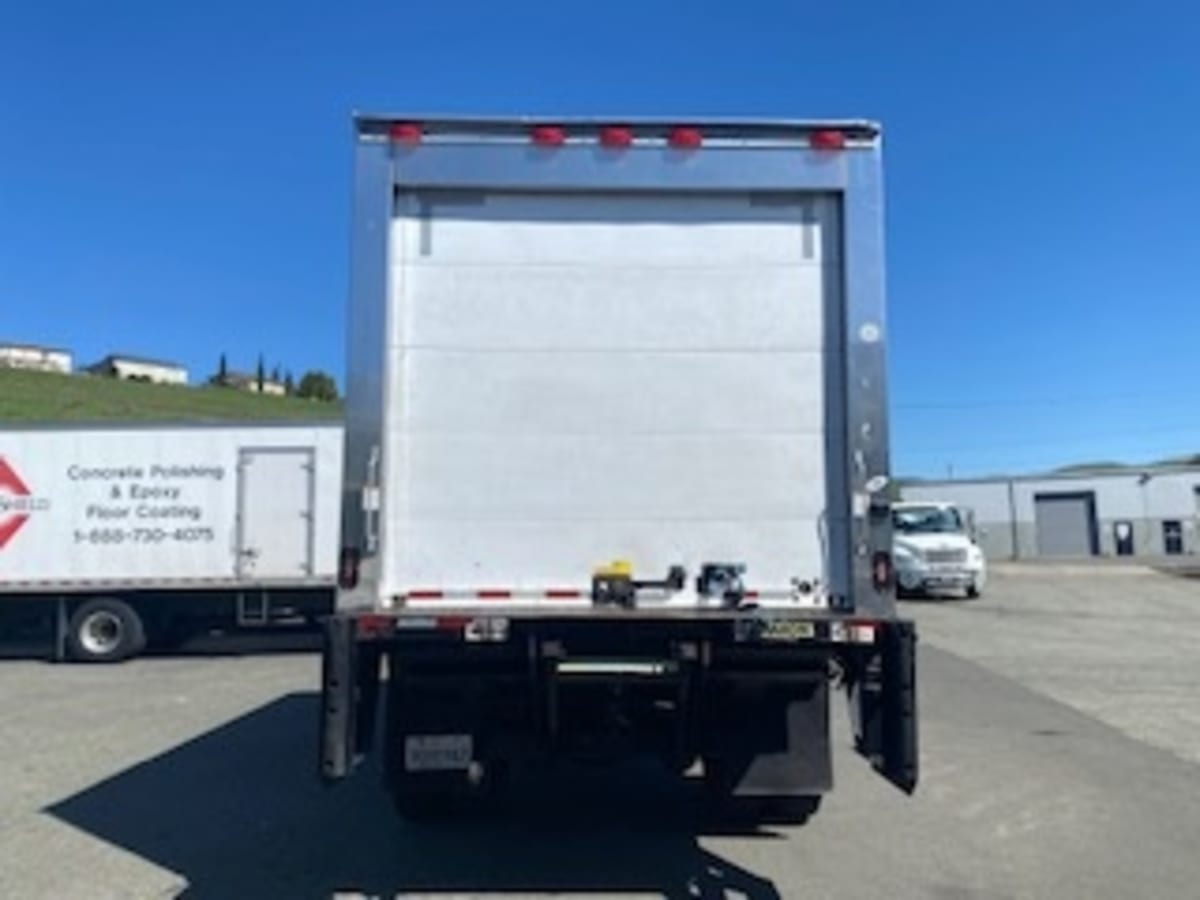 2017 Freightliner/Mercedes M2 106 674059