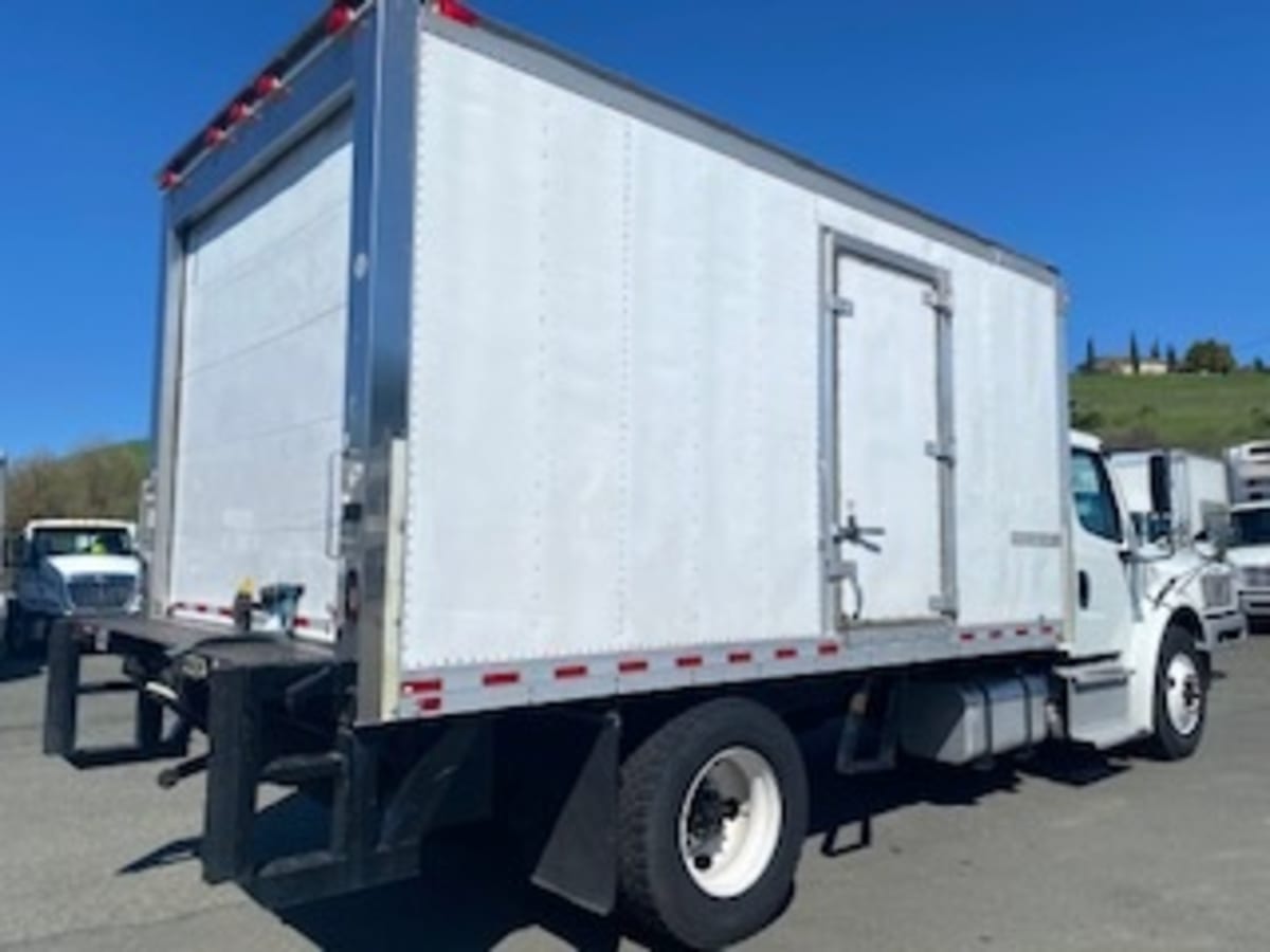 2017 Freightliner/Mercedes M2 106 674059