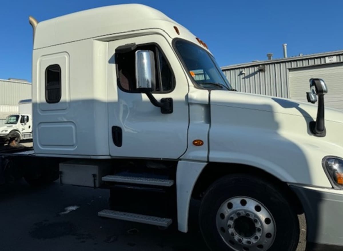 2017 Freightliner/Mercedes CASCADIA 125 674279