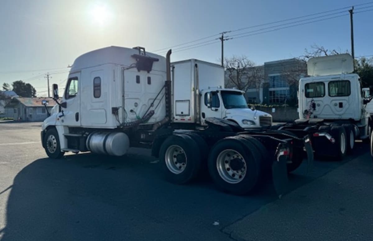 2017 Freightliner/Mercedes CASCADIA 125 674279