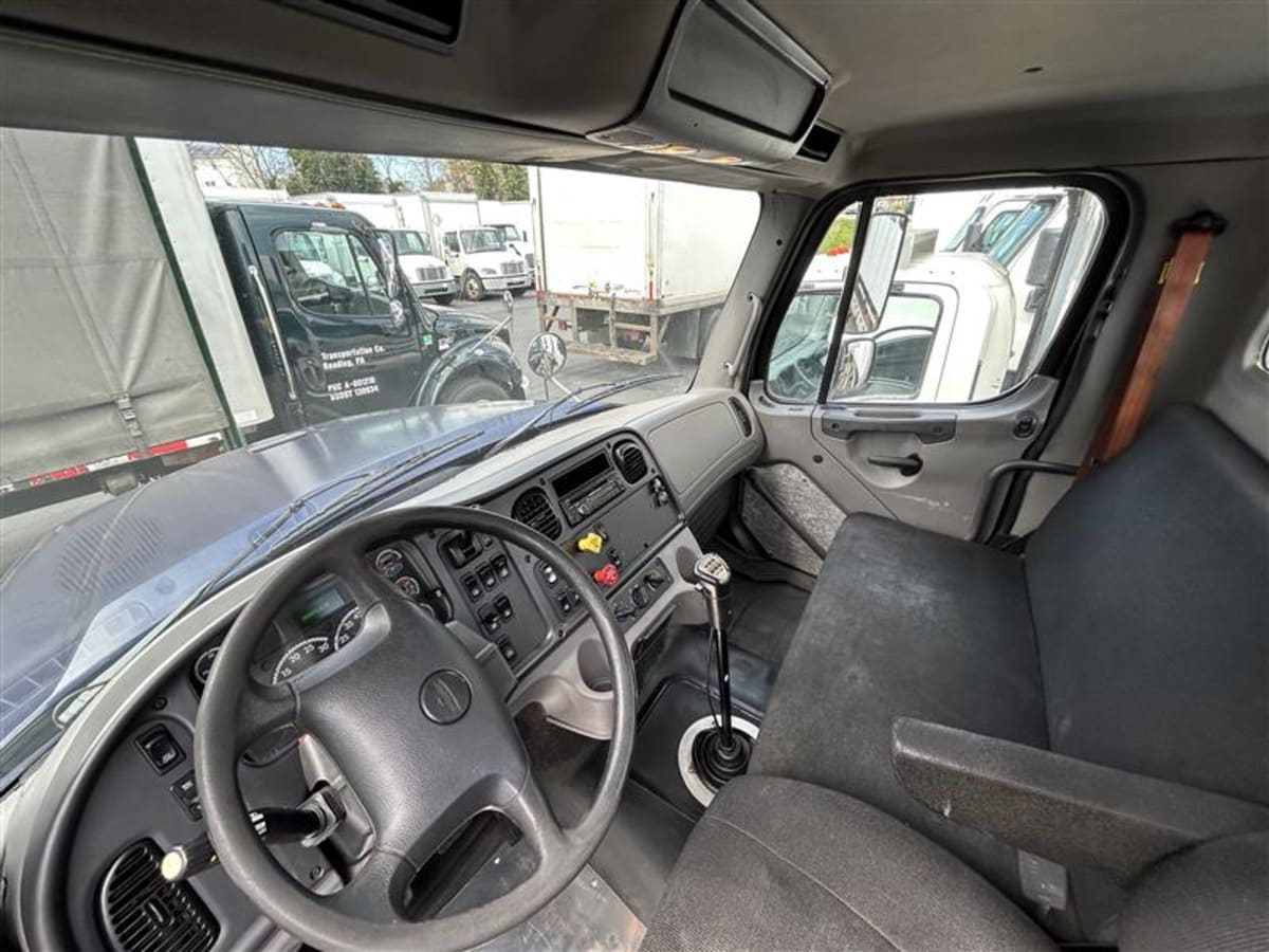 2017 Freightliner/Mercedes M2 112 674377