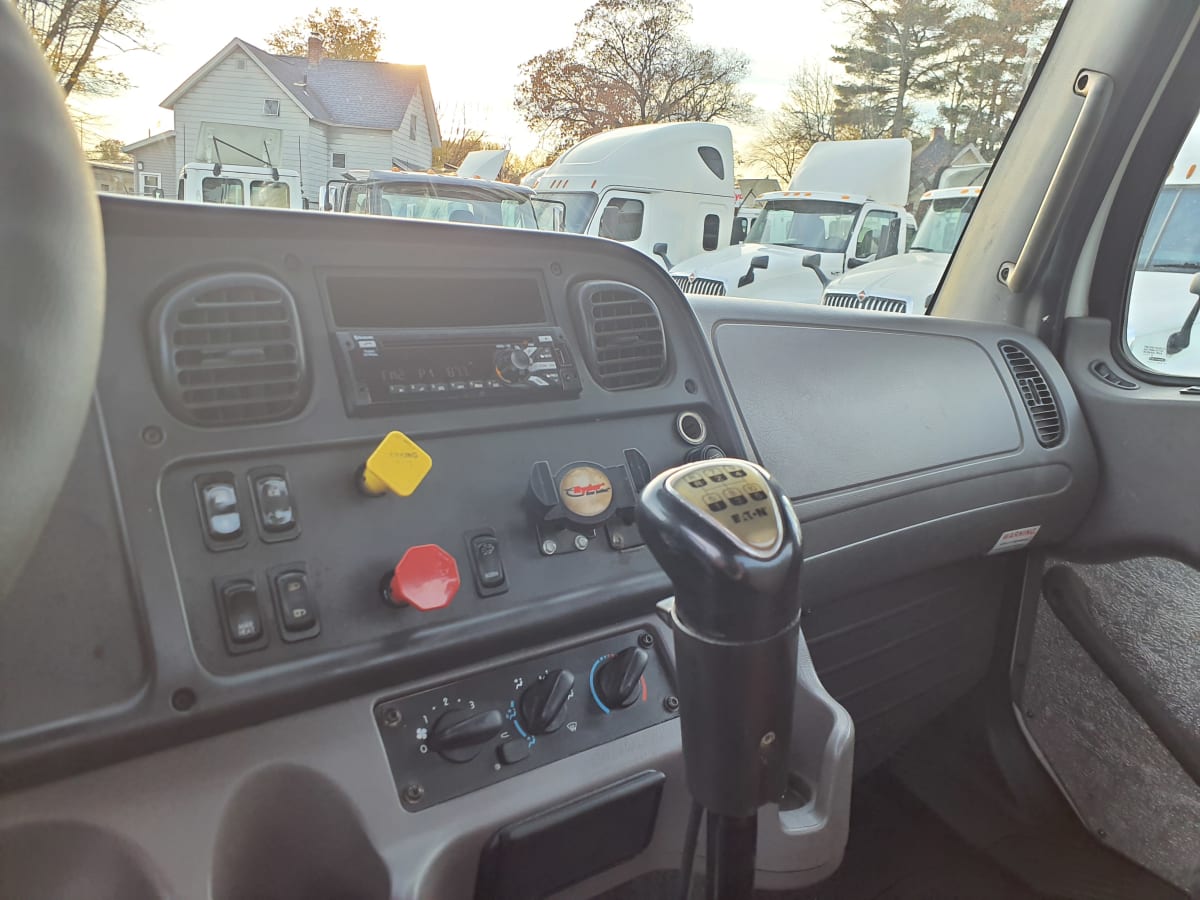 2017 Freightliner/Mercedes M2-112 674448