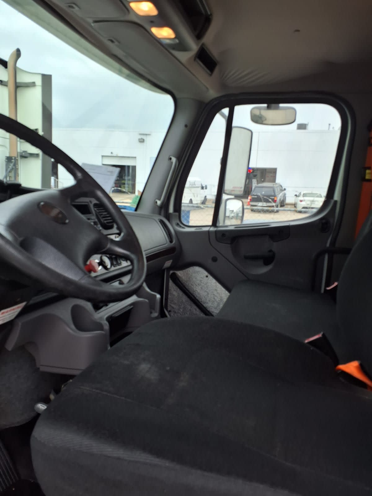 2017 Freightliner/Mercedes M2 106 674528