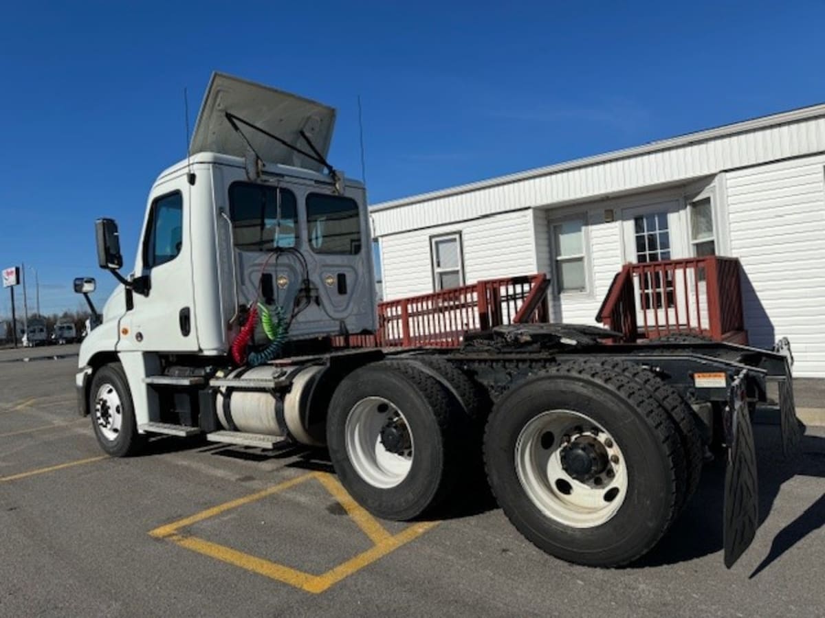 2017 Freightliner/Mercedes CASCADIA 125 674550