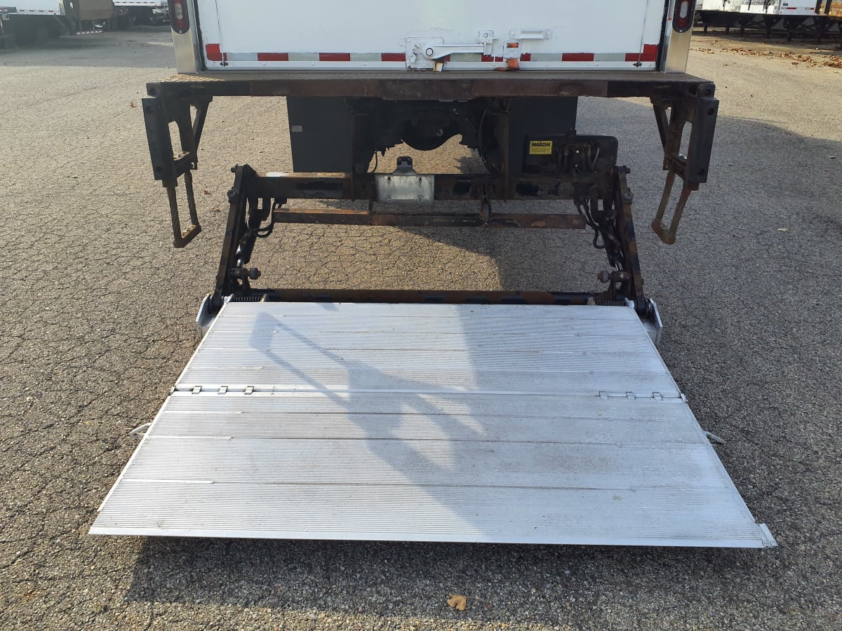 2017 Freightliner/Mercedes M2 106 674596