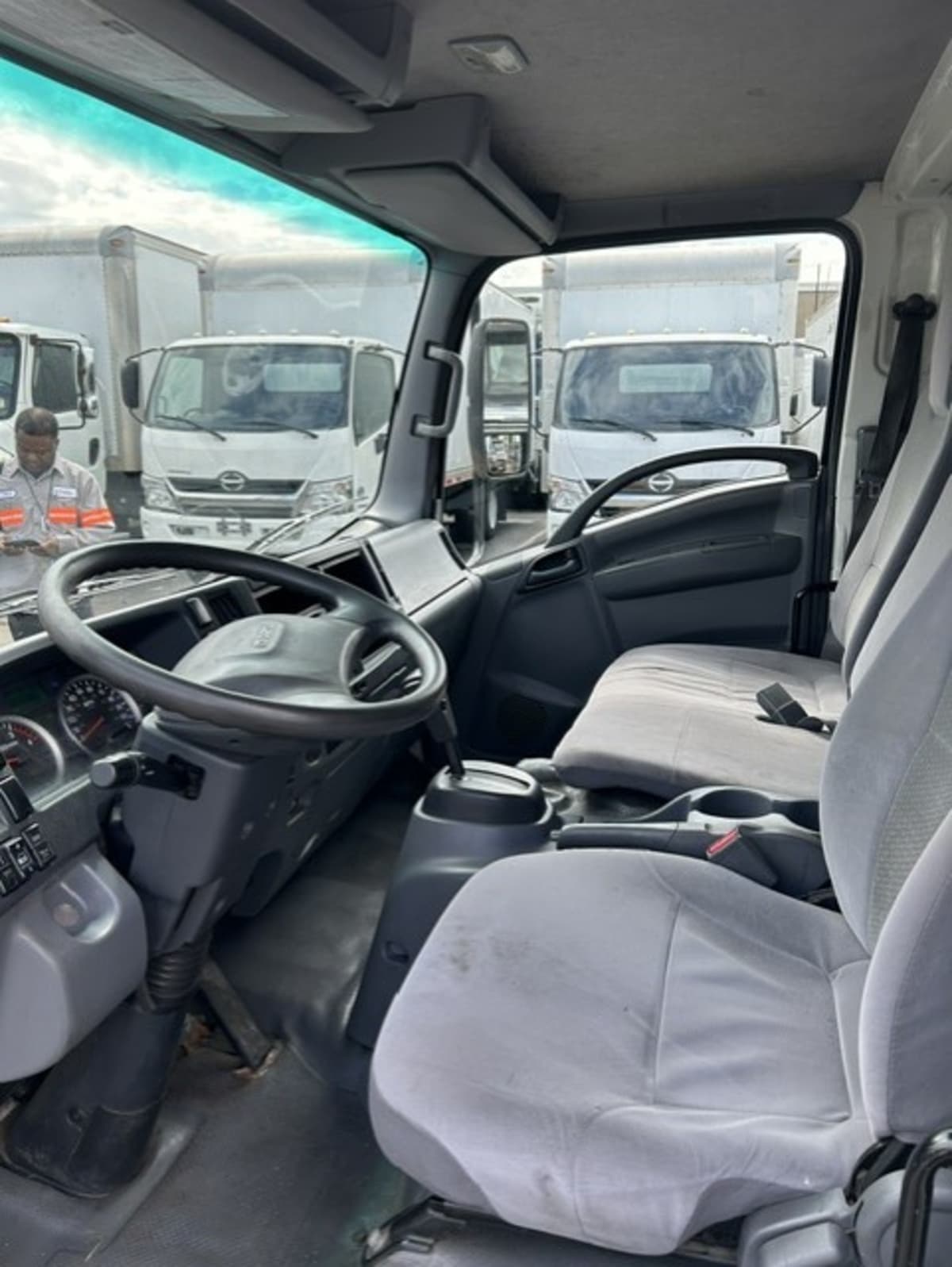 2017 Isuzu NQR-NS4 CREW CAB 674663
