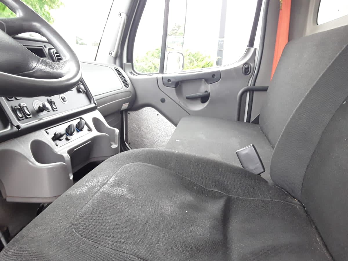 2017 Freightliner M2 106 674754